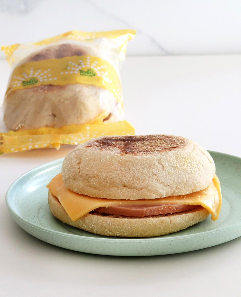 Turkey Canadian Style Bacon & Cheese on English Muffin, WG (IW)